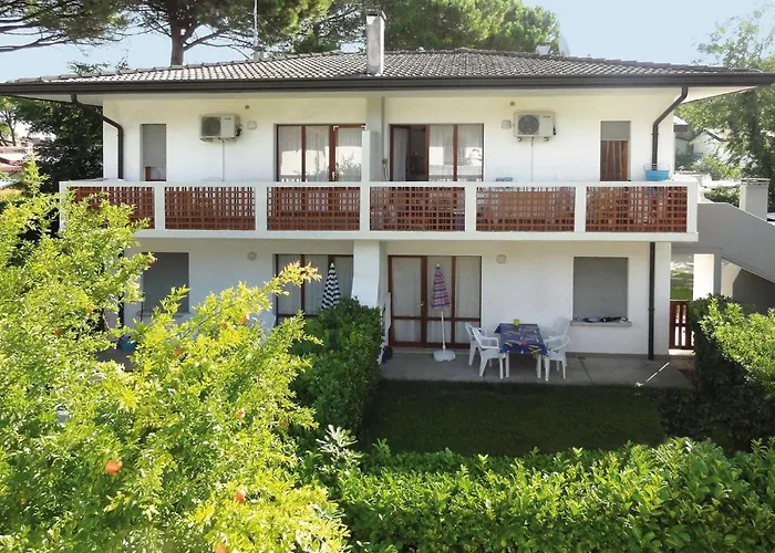Flat In A With Balcony דירה ביביונה